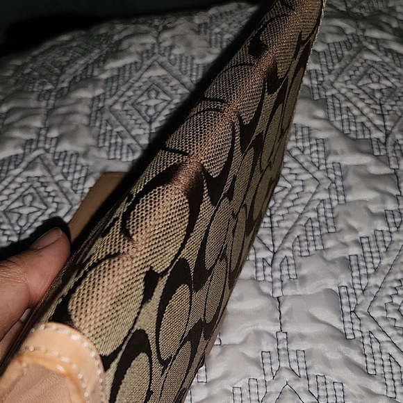 Coach Signature Canvas Wallet - Picture 8 of 9